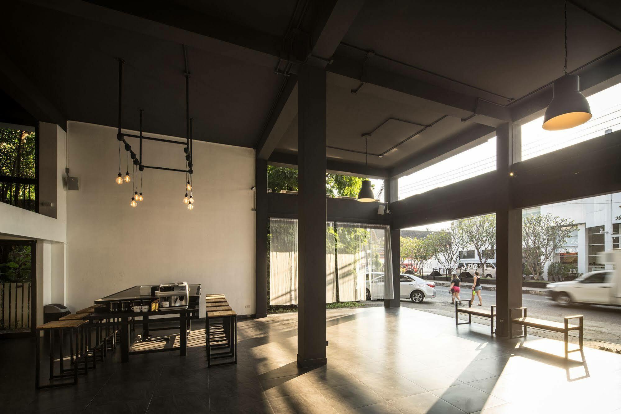 Hostal The Common Chiang Mai